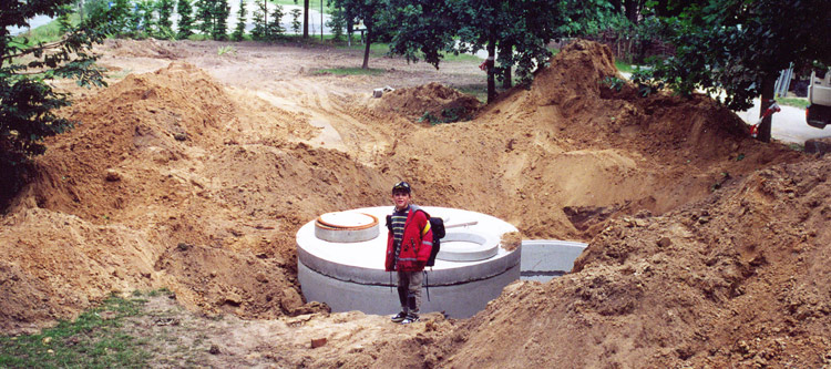 Blick auf die Baustelle der Wasserwerkstatt. Hier werden die riesigen Wassertanks im Erdreich versenkt.
